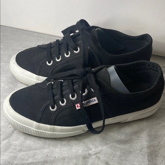 Superga Classic Black Sneakers with White Soles women’s size 6 - Picture 1 of 1